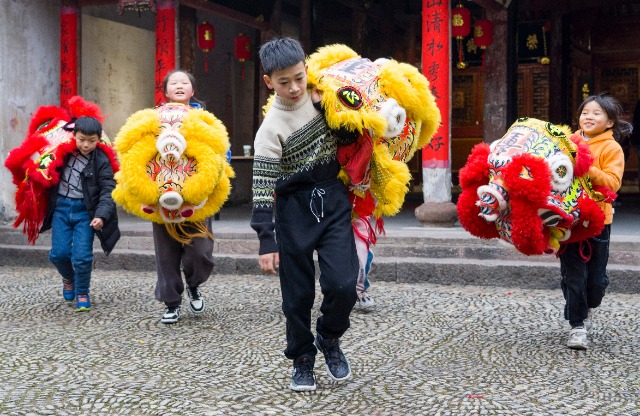 雄獅少年張鎮(zhèn)浩(中) 寧?？h教育局提供.jpg